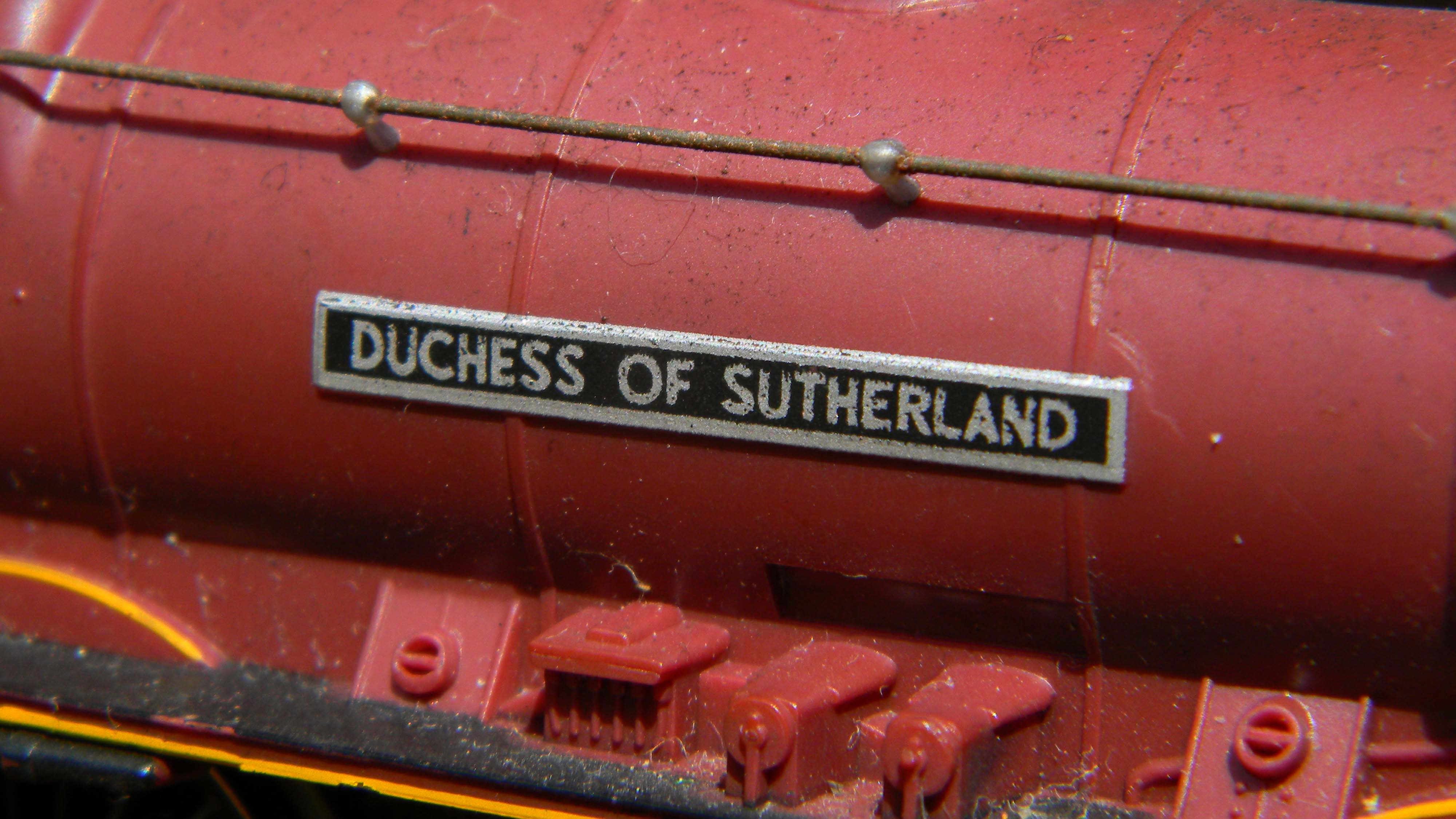 Hornby-LMS-6233-Duchess-of-Sutherland-nameplate