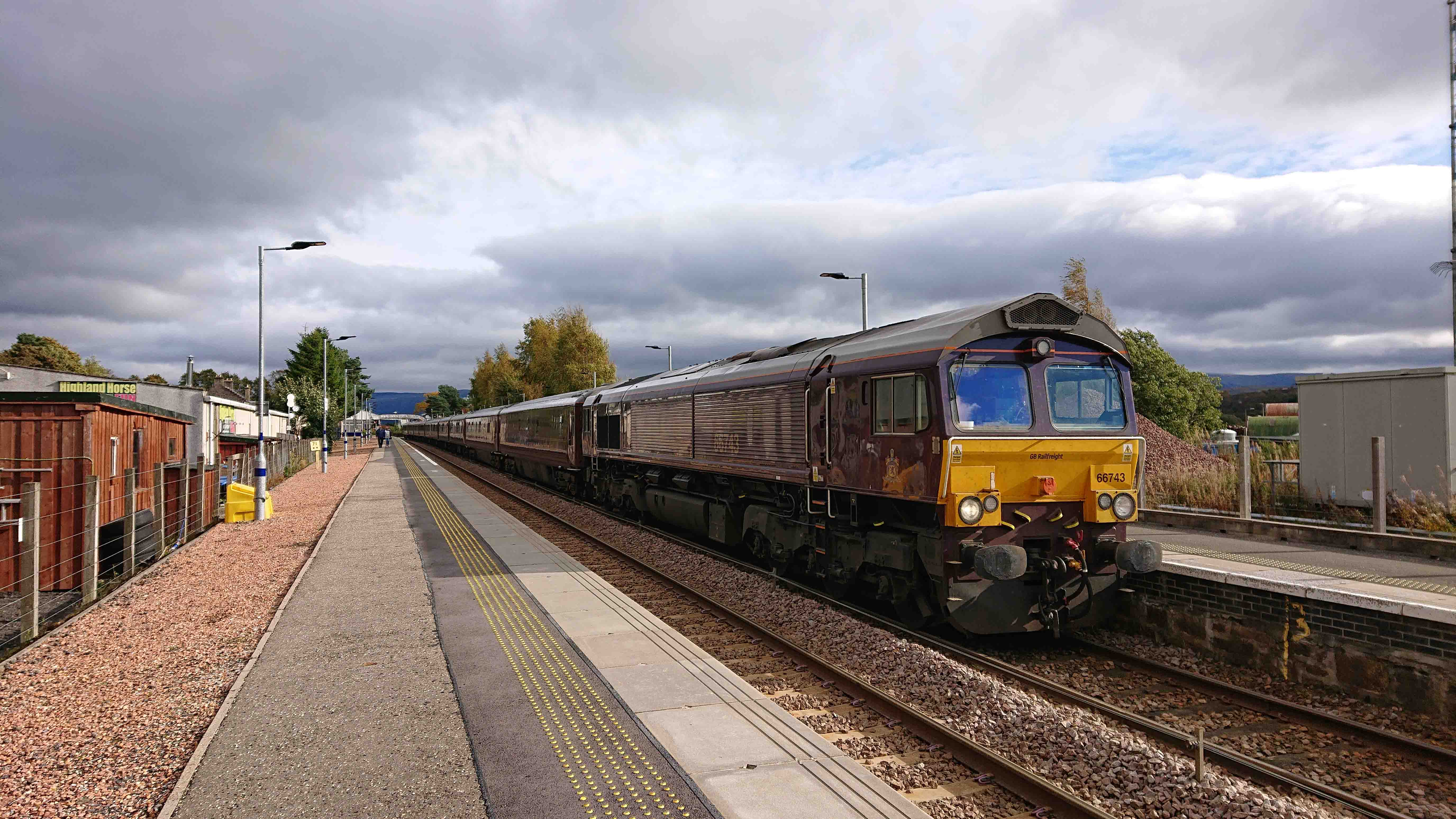 Kingussie-Joe-Rogers-Class-66-Royal-Scotsman